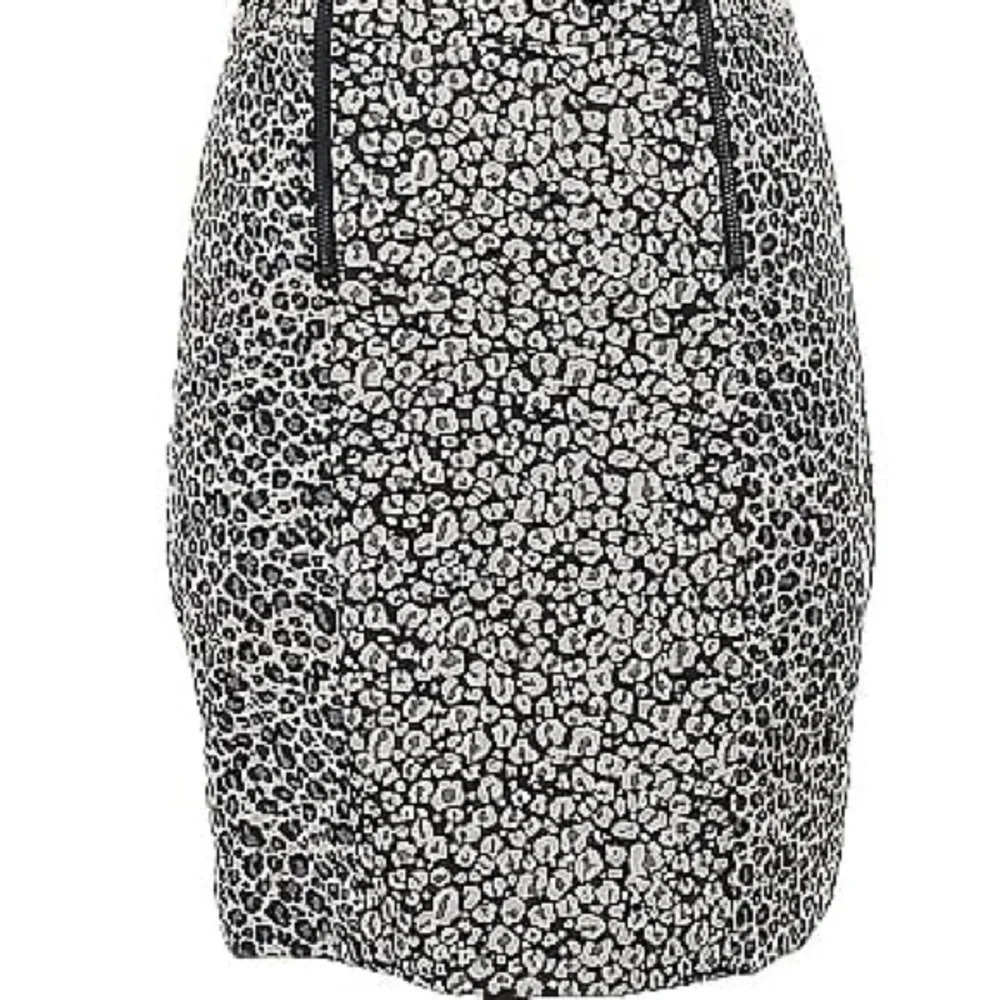 Ann Taylor
Size 00 (Petite)Formal Skirt
